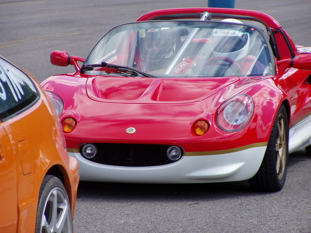 Stephen teaching a Lotus owner The Art of Looping