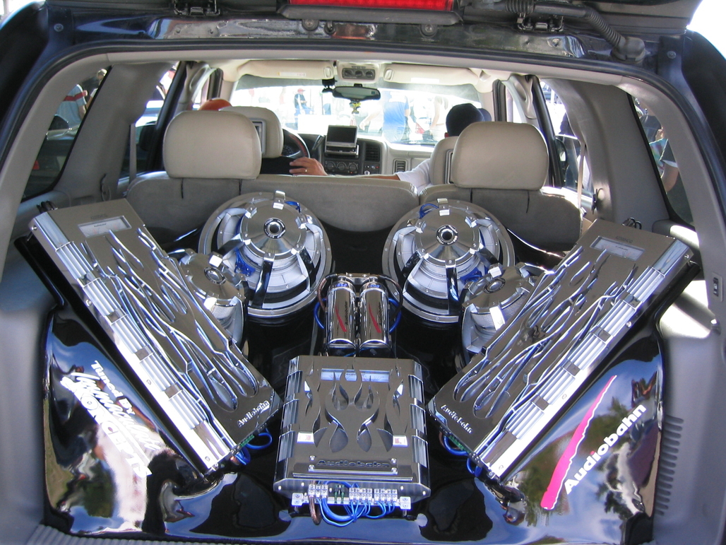 8-31-03 Car Show 014.jpg