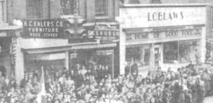4th_&amp;_Central_during_Parade.jpg