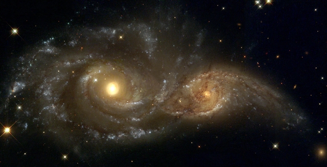 ngc2207_hst_big.jpg