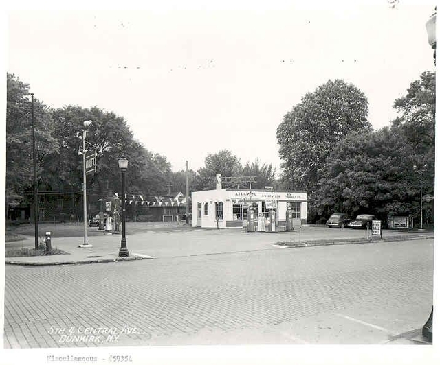Atlantic_Gas_Station_5th_and_central__Dunkirk_NY.jpg