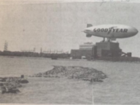 Blimp_atop_Niagara_Mohawk.jpg