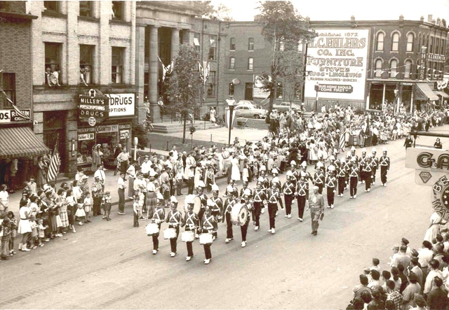 Drum_&amp;_Bugle_Corps_on_Central.jpg
