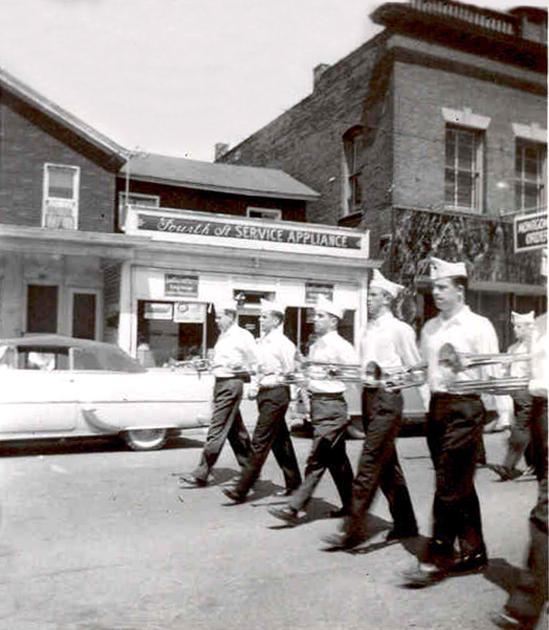 Drum_&amp;_Bugle_Corps_on_E_4th.jpg