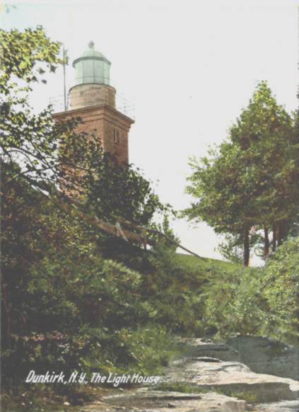Dunkirk_Lighthouse_from_Beach.jpg