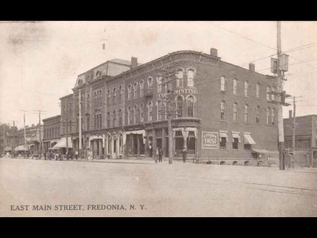 East_Main_Street__Fredonia_1911.jpg
