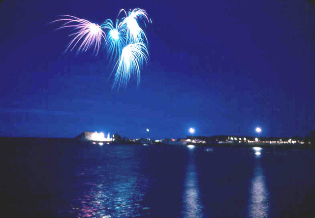 Fireworks_off_City_Pier_1950s.jpg