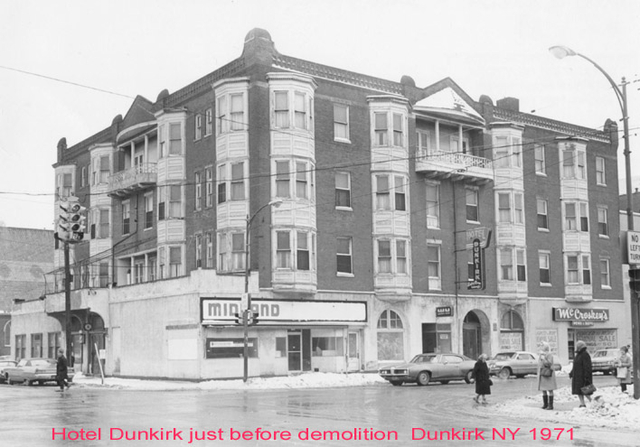Hotel_Dunkirk_just_before_demolition_Dunkirk_NY_1970.jpg