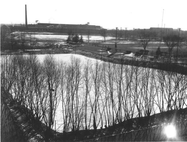 Ice_Skating_at_the_Gully.jpg