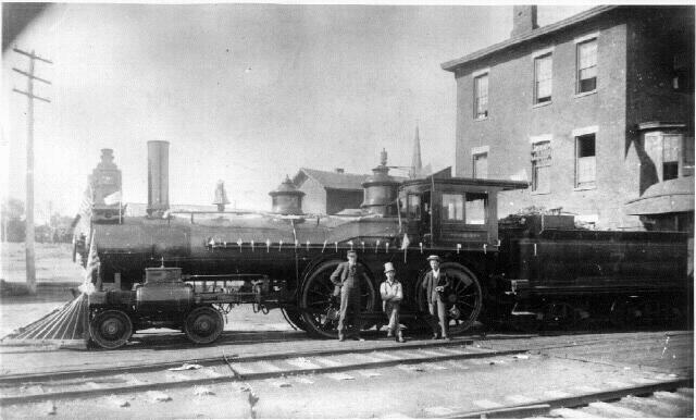 locomotive_in_front_of_Erie_Hotel__Dunkirk_NY.jpg