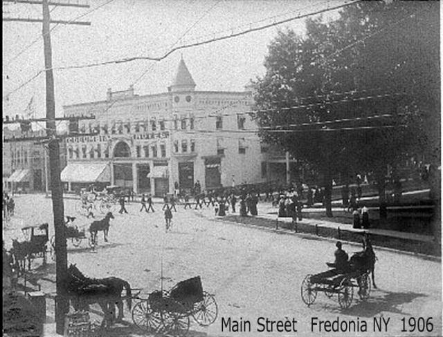 Main_Street__Fredonia__1906.jpg