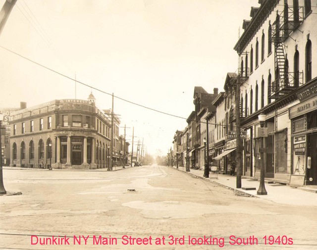 Main_Street_at_3rd_looking_south_Dunkirk_NY.jpg