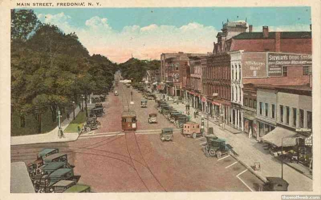 Main_Street_Fredonia__1915.jpg