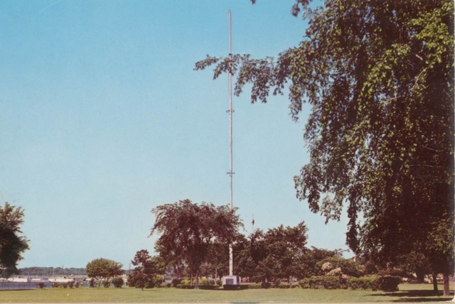 Memorial_Park_Flagpole.jpg