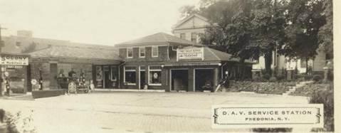 Mobil_Station_in_Fredonia_East_main.jpg