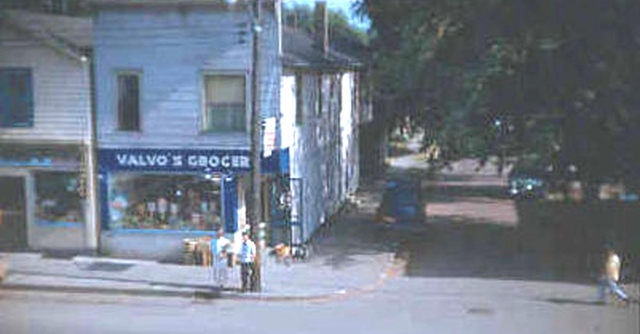 Valvo's_grocery_closer.jpg