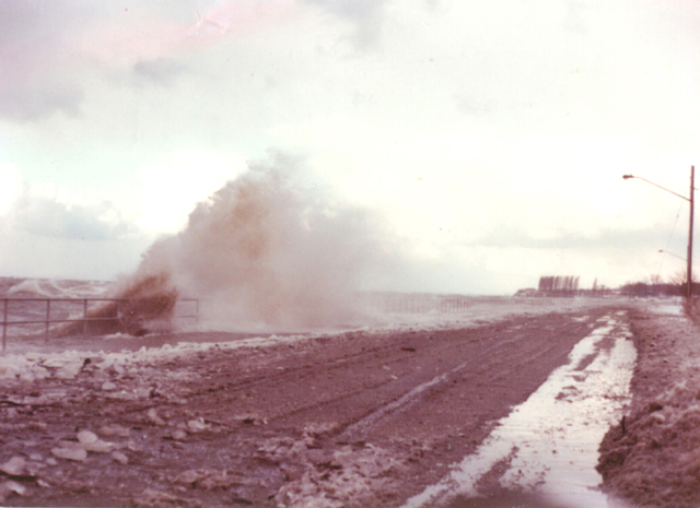 Winter_Storm_along_Lake_Front_Blvd__19721.jpg