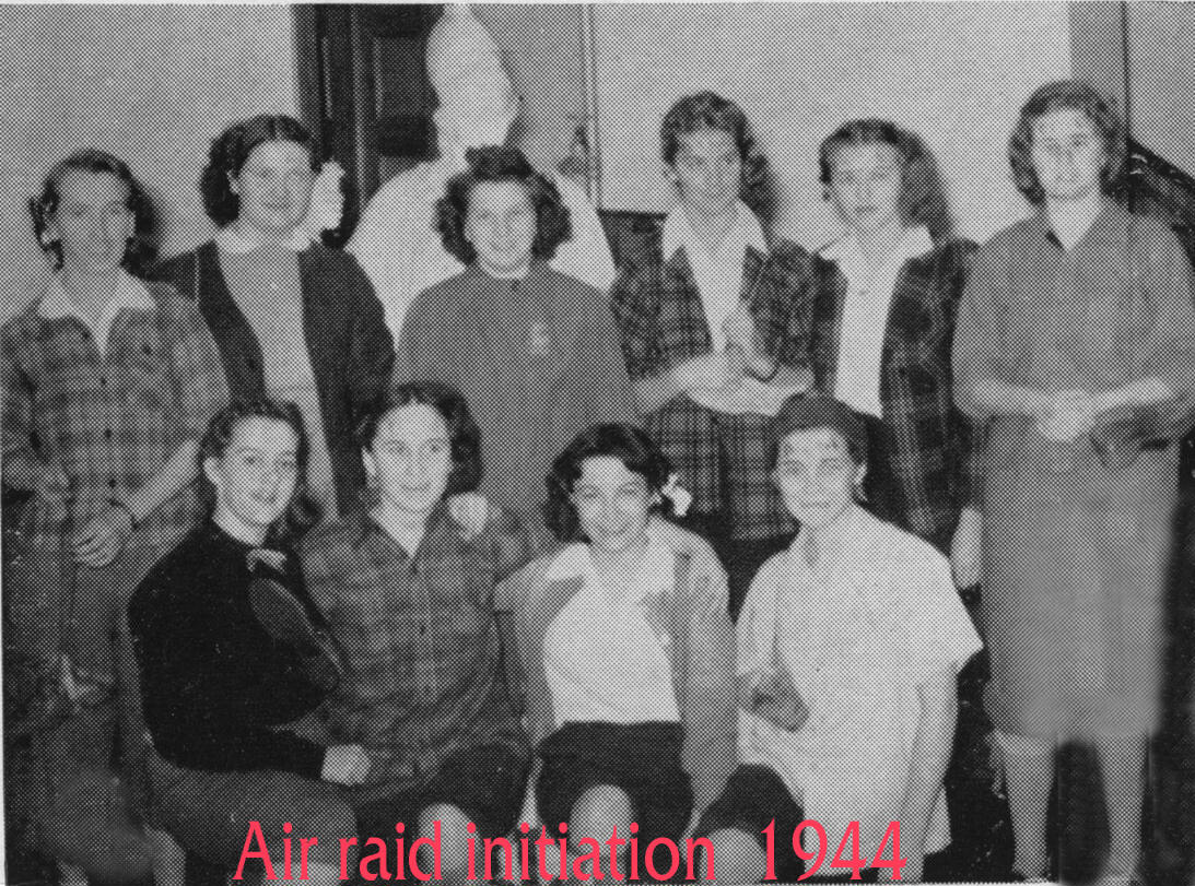 Air_raid_initiation_1944.jpg