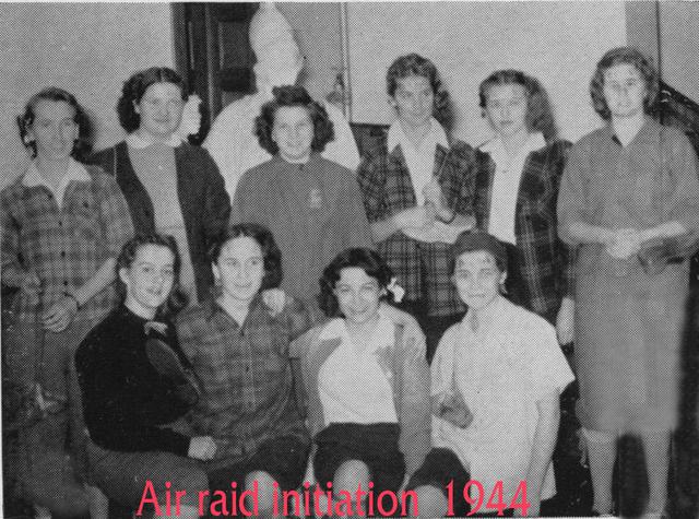 Air_raid_initiation_1944.jpg