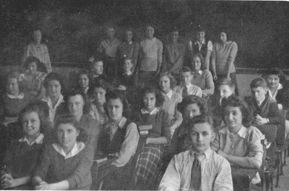 Class_in_1944.jpg
