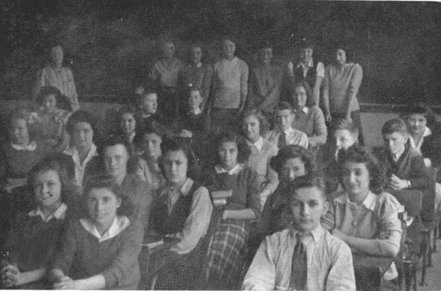 Class_in_1944.jpg