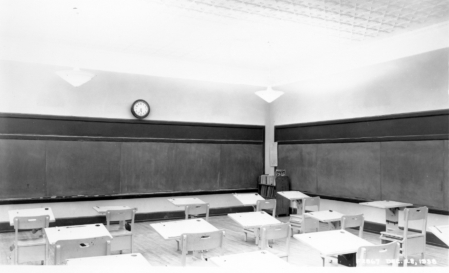Dunkirk__h7_School_Classroom__h2_1938.jpg