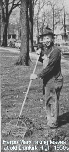 Harpo_Marx_at_DHS__1960s.jpg