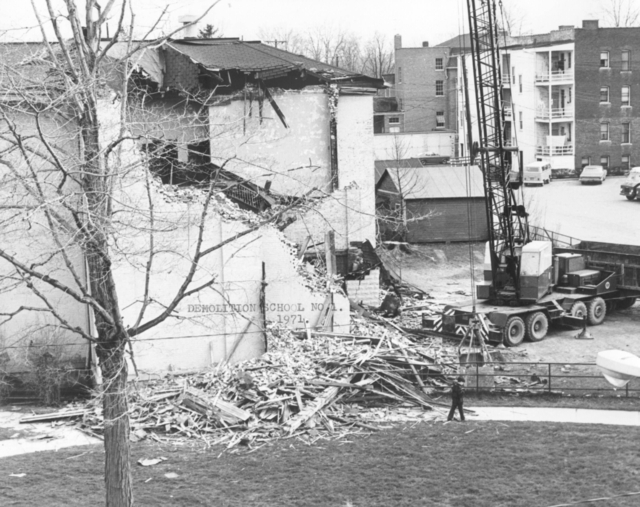 Old__h1_School_Comes_down__h2.jpg