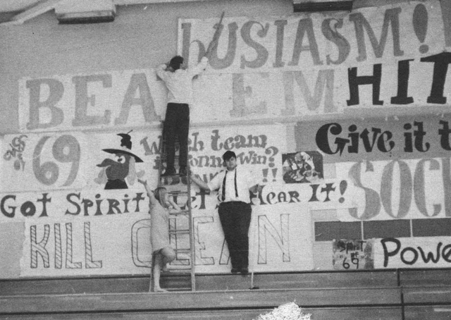 Putting_up_signs.jpg