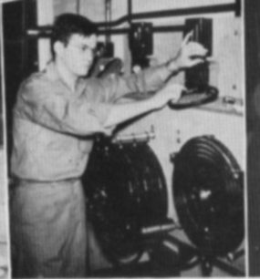 Student_adjusts_projector_in_Auditorium_41.jpg