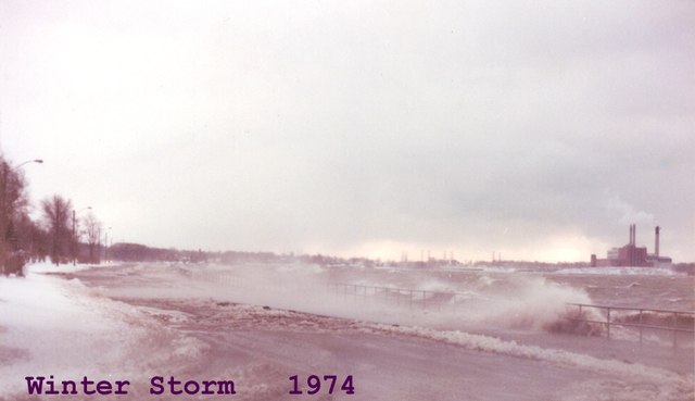 Winter_Storm_in_harbor_1974.jpg